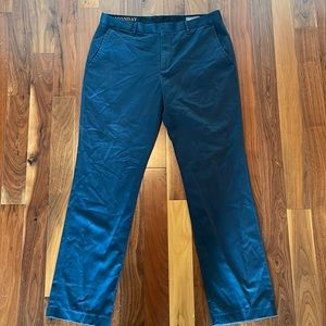 Navy Bonobos chinos. 36”x34”. EUC. Flat front straight leg